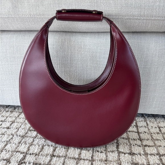 Staud Moon Bag in Raspberry - Picture 4 of 14